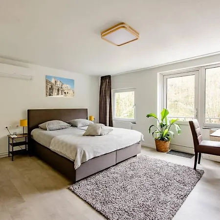 Viphouse Valkenburg فندق مبيت وإفطار 4*